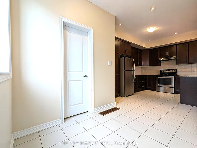 365 Belcourt Cmn — Photo 26