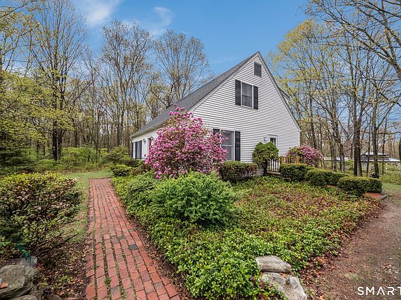 2nd image of 526 Horse Pond Road