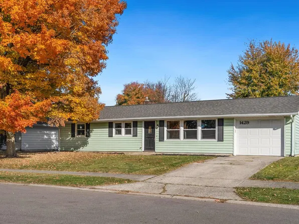 1429 Dundee Dr, New Haven, IN 46774