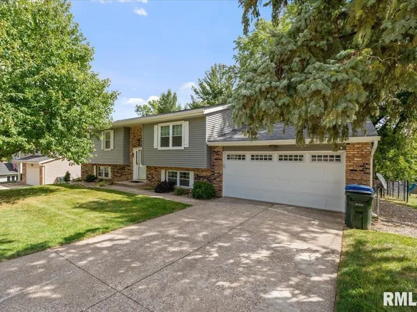 3801 Fernwood Ct, Davenport, IA 52807