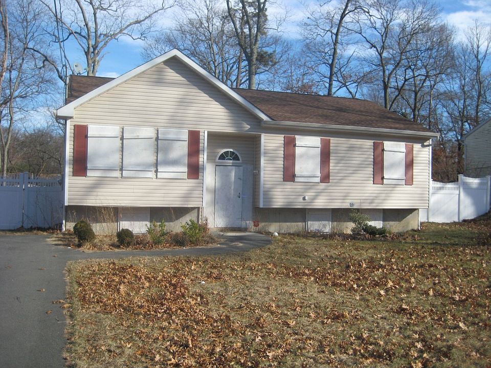 FRONT VIEW OF HOUSE