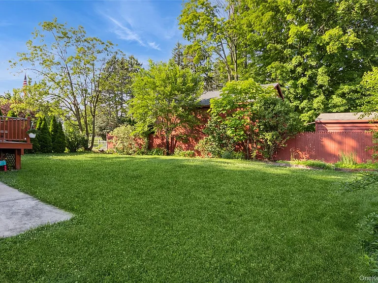120 Verplanck Ave — Photo 33
