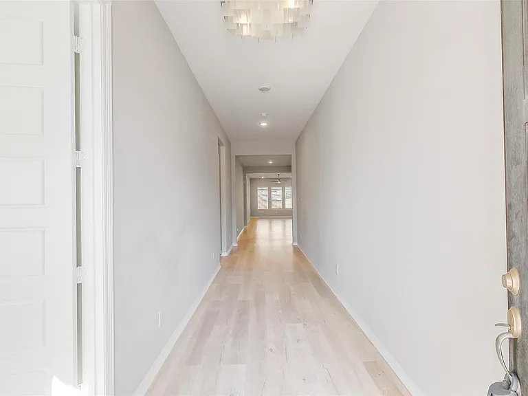 18314 Southwood Creek Dr — Photo 3