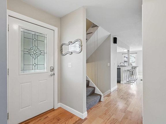 3rd image of 3527 Cedarview Ct