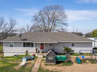 183 6th St, Healdton, OK 73438