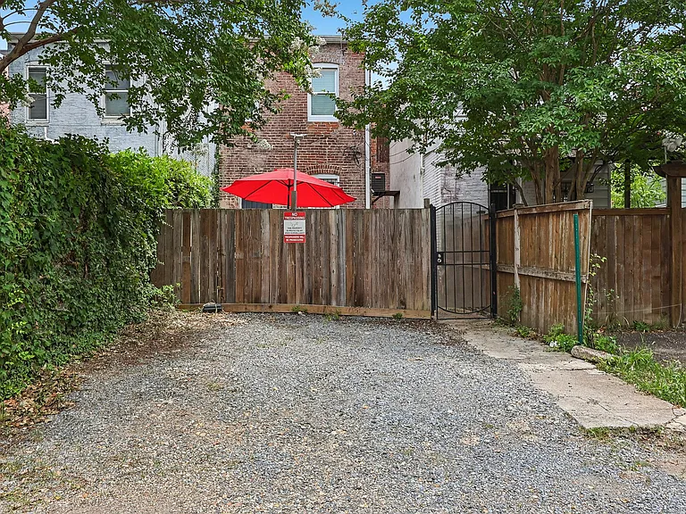 724 5th St NE #B — Photo 38