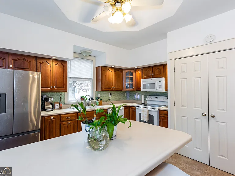 1698 Temple Ave — Photo 23
