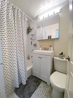 Rented by City Connections Realty | media 2