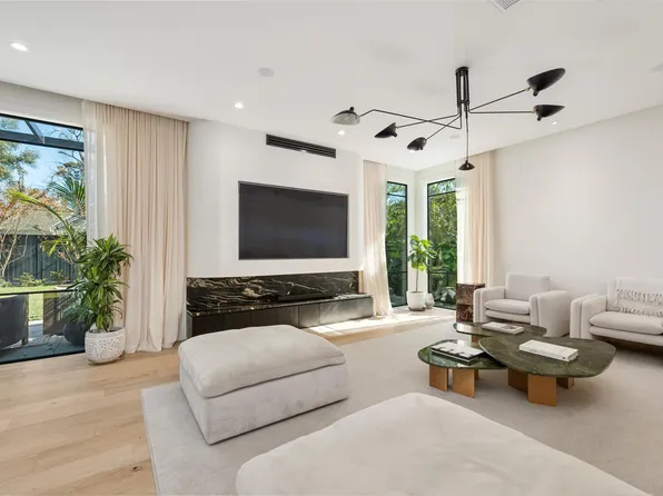 419 W 30th St, Houston, TX 77018