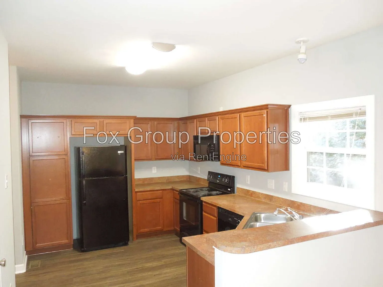 3 bed, 2.5 bath, 1350 sqft, $1,595 — Photo 4