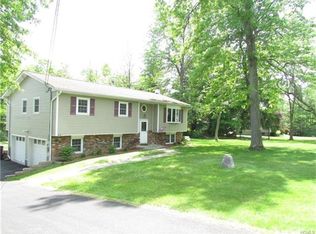 312 Bull Rd, Rock Tavern, NY 12575