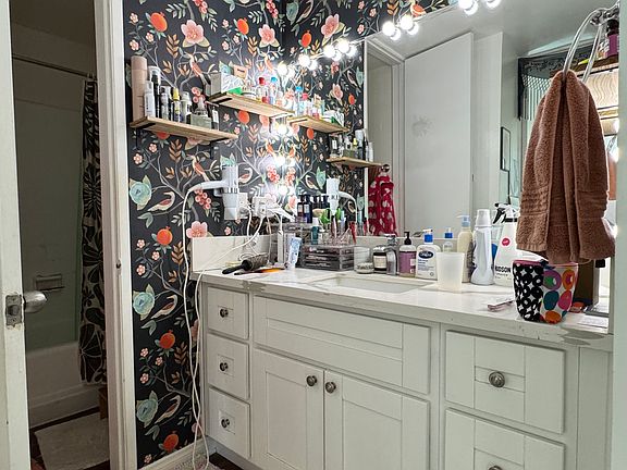 5th image of 1627 N Poinsettia Pl APT 16