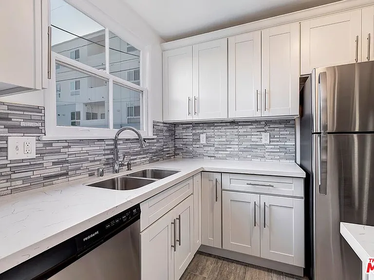 5022 Clinton St #C — Photo 8