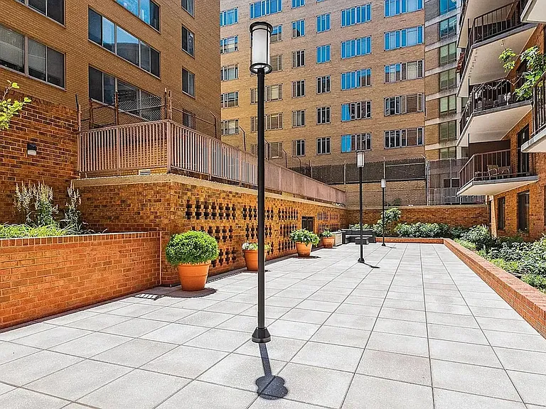 1718 P St NW #T17 — Photo 10
