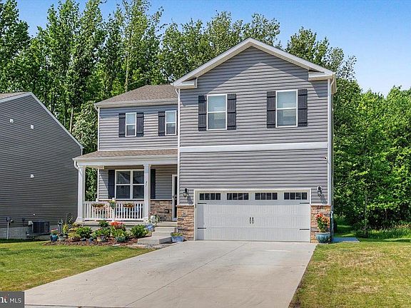 4th image of 27 Buttercup Cir