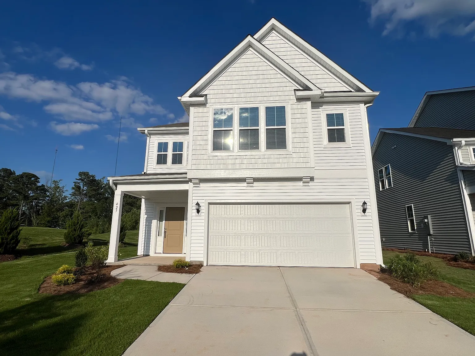 3 bed, 2006 sqft, $2,765 — Photo 2