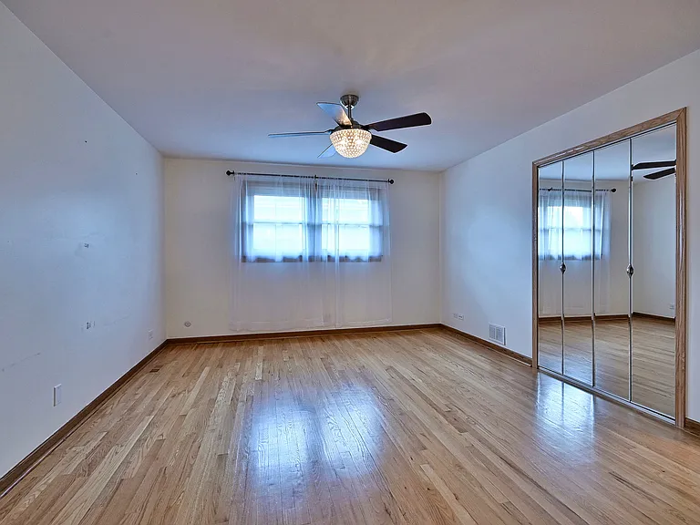 2360 N Drury Ln — Photo 15