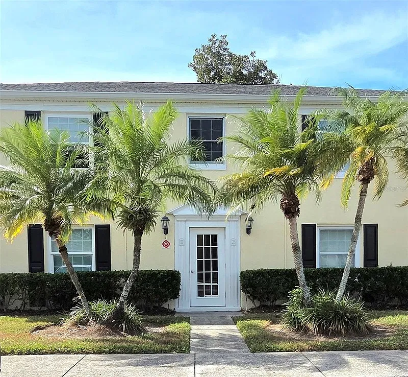 2 bed, 1.0 bath, 877 sqft, $1,495 — Photo 2