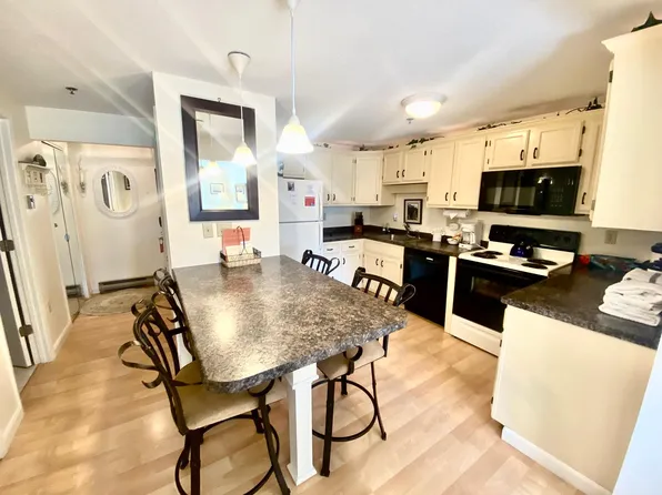 1373 Post Rd #10B, Wells, ME 04090