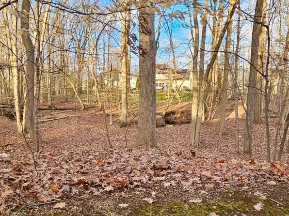 2003 Timber Oaks Rd, Edison, NJ 08820