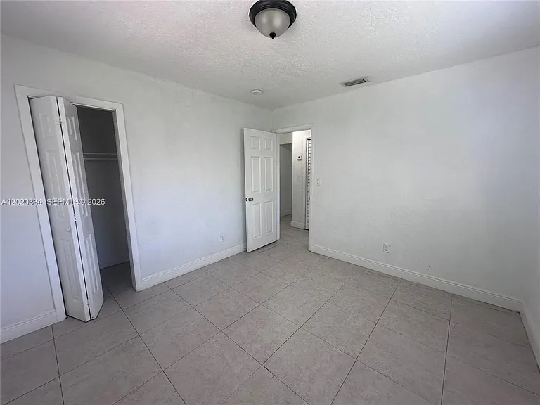 2806 SW 35th Ave #1 — Photo 24