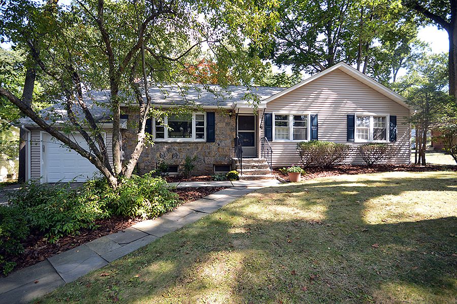 1st image of 6 Westminster Dr
