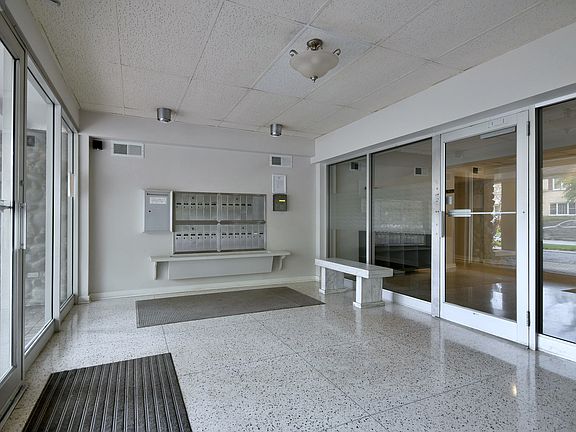 4th image of 1535 Forest Ave APT 502