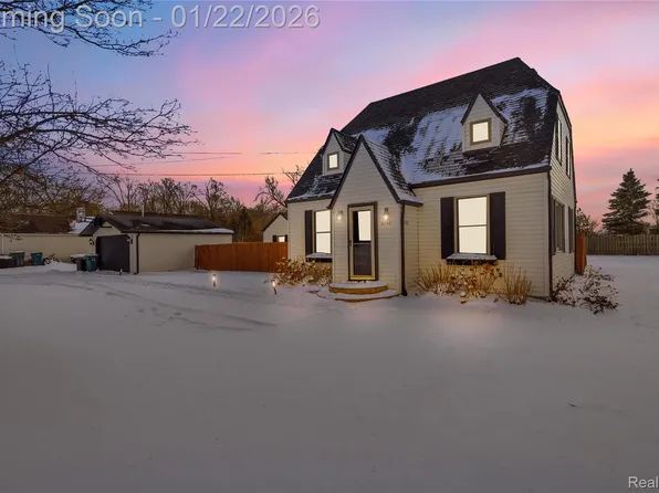 6740 Barabeau Dr, Troy, MI 48085