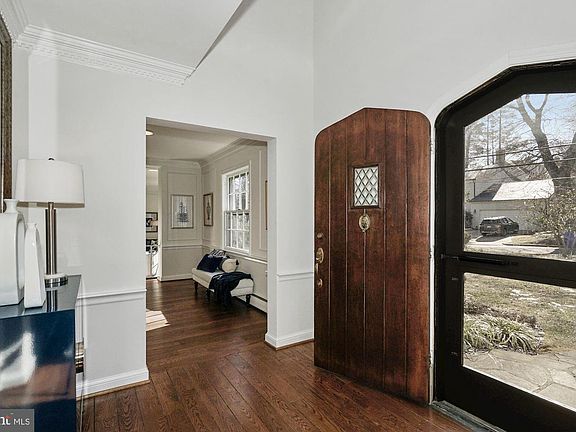 3rd image of 3131 N Abingdon St