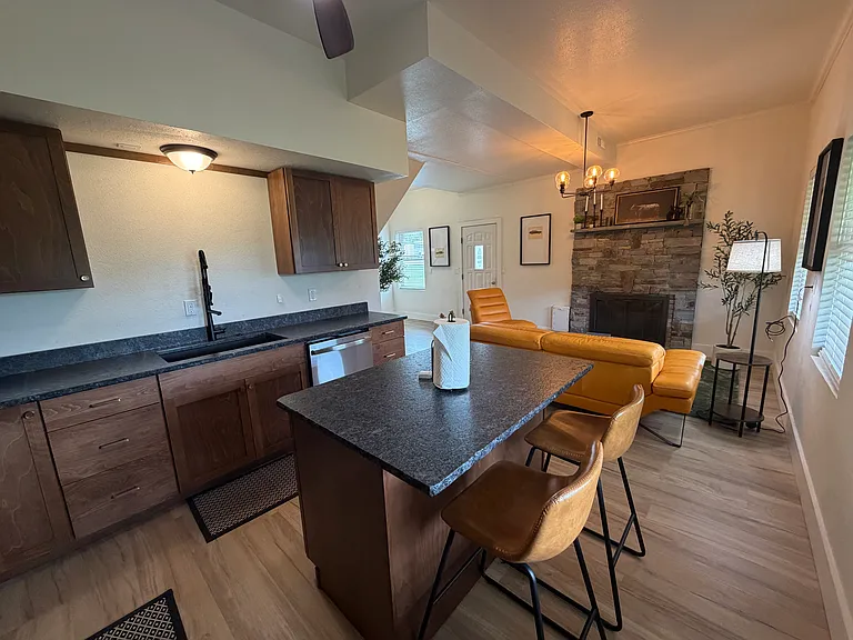 2560 Coffeen Ave — Photo 30