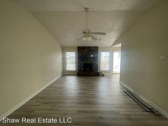 3rd image of 318 Pinecliff Dr