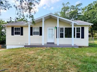 1327 Country Air Dr, Saint Clair, MO 63077