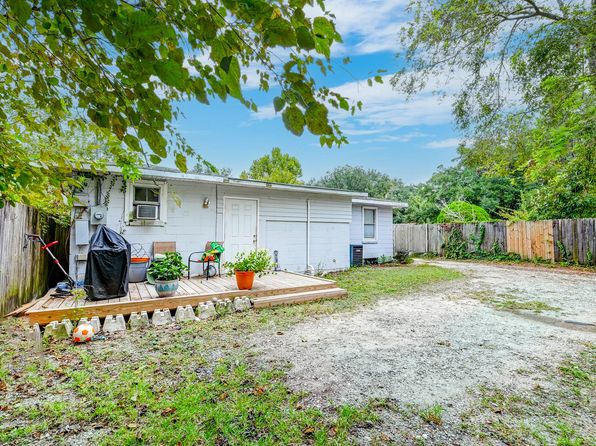 charleston-south-carolina-2079622815 picture