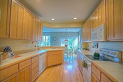 3rd image of 3325 Laurelwood Cir NE