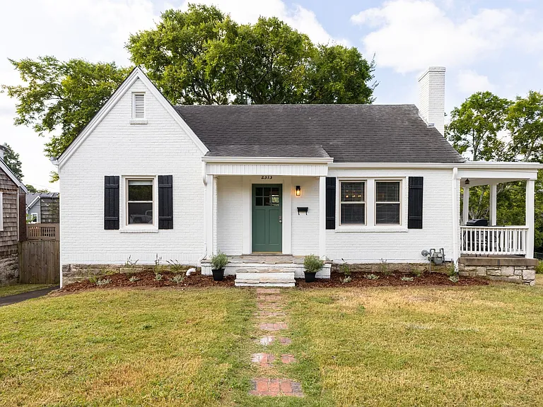 2313 Sunset Pl — Photo 1