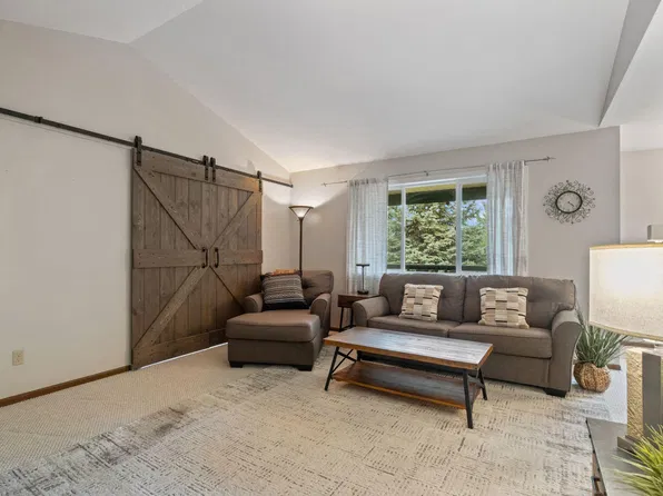 450 Etna St APT 201, Saint Paul, MN 55106