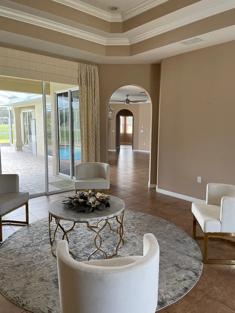 4 bed, 2600 sqft, $2,900 — Photo 3