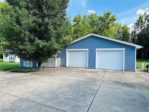 4th image of 1094 Portage Easterly Rd