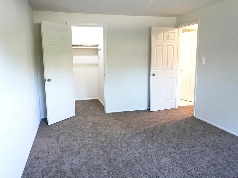 Edmondson Park Apartments — Photo 22