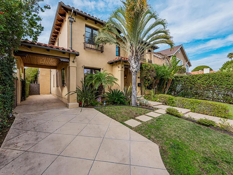 305 N Palm Dr — Photo 30
