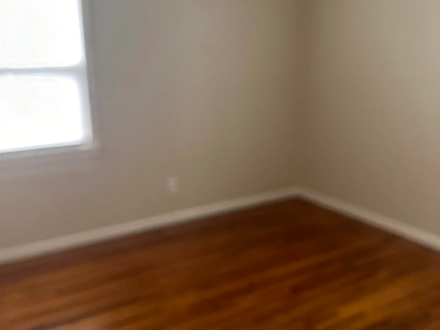 3 bed, 1.0 bath, 936 sqft, $1,000 — Photo 3