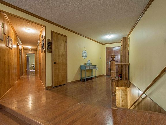 5th image of 8 Parkview Dr