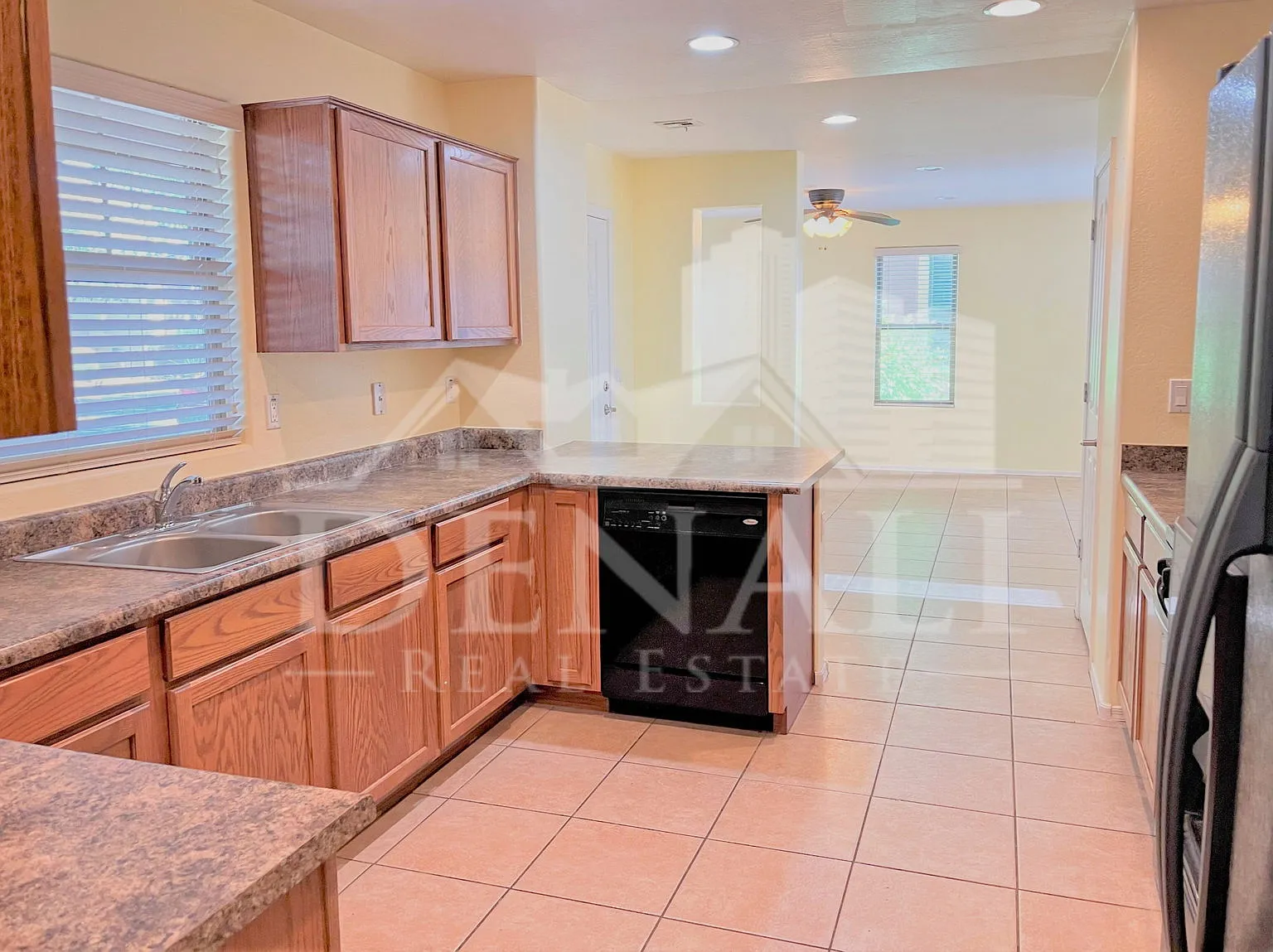 3 bed, 2.5 bath, 1748 sqft, $2,095 — Photo 3