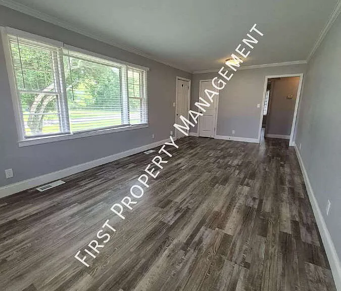 1013 Lansdell Rd — Photo 5