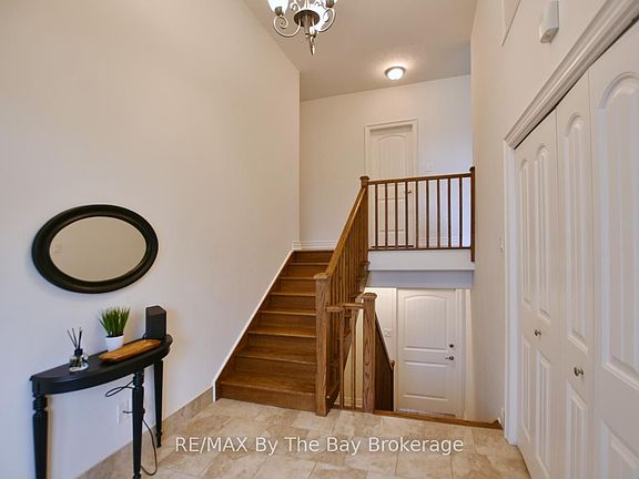 5th image of 35 Edgewater Rd