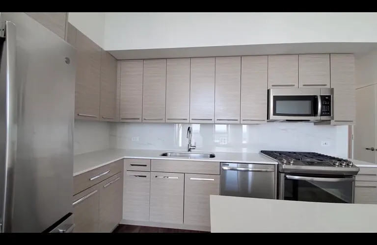 1 N Halsted St — Photo 7