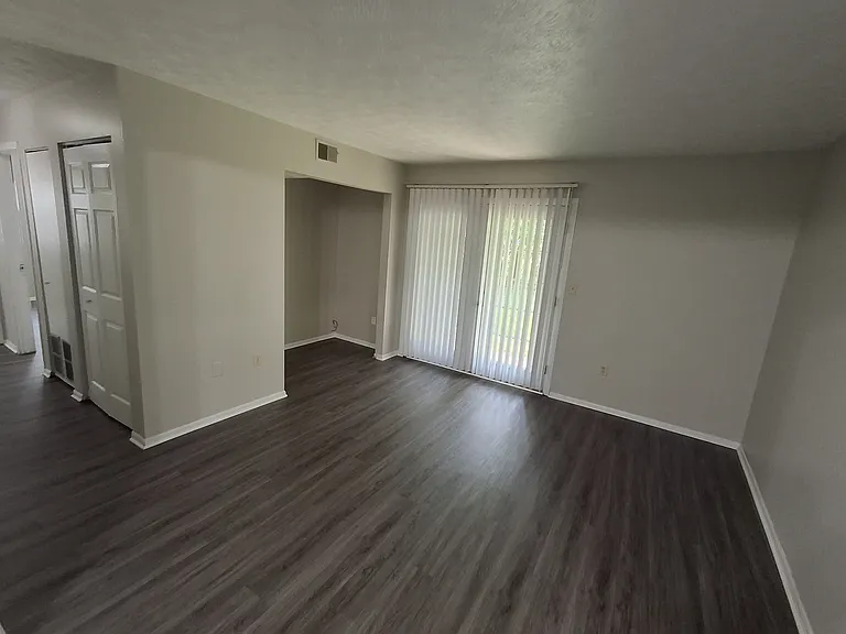 310 E Market St #10 — Photo 5