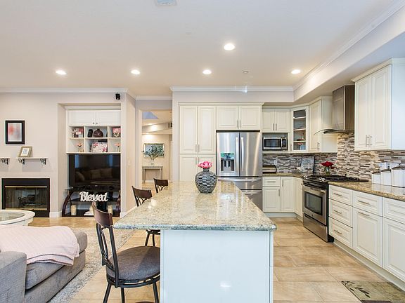 4th image of 9054 Hayvenhurst Ave #110