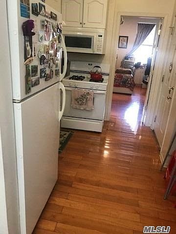 1st image of 3060 Steinway St