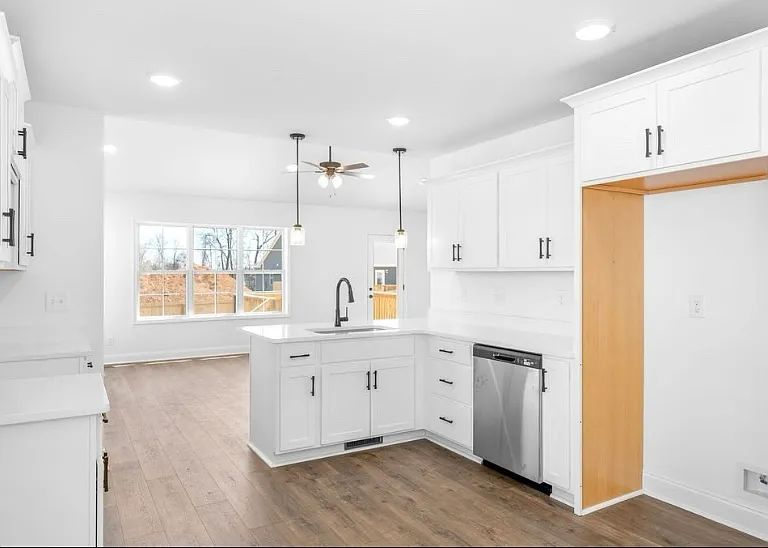 1208 Elizabeth Ln — Photo 8